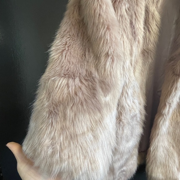 Gorgeous Lavender Express s faux fur coat - Picture 5 of 6